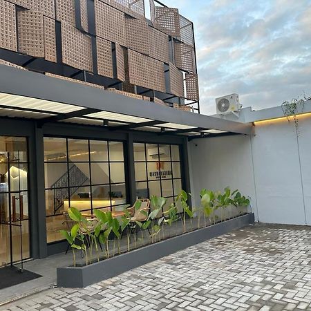 Masri Living By Daphna International Hotel Yogyakarta Ngoại thất bức ảnh