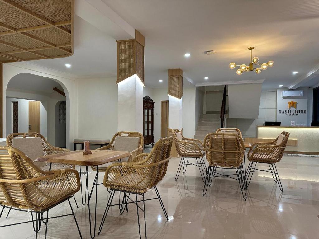 Masri Living By Daphna International Hotel Yogyakarta Ngoại thất bức ảnh