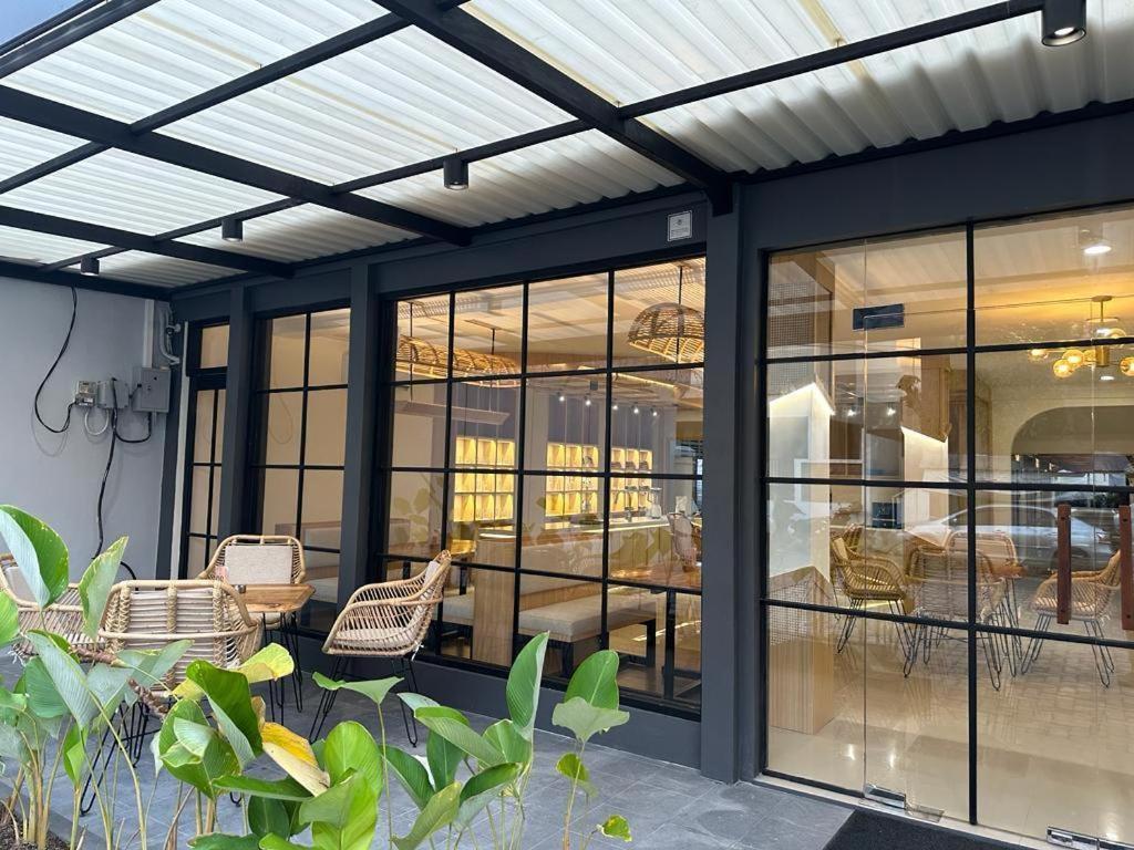 Masri Living By Daphna International Hotel Yogyakarta Ngoại thất bức ảnh