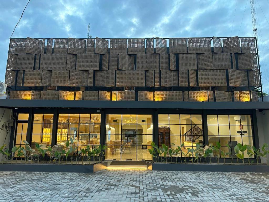 Masri Living By Daphna International Hotel Yogyakarta Ngoại thất bức ảnh