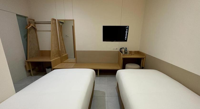 Masri Living By Daphna International Hotel Yogyakarta Ngoại thất bức ảnh